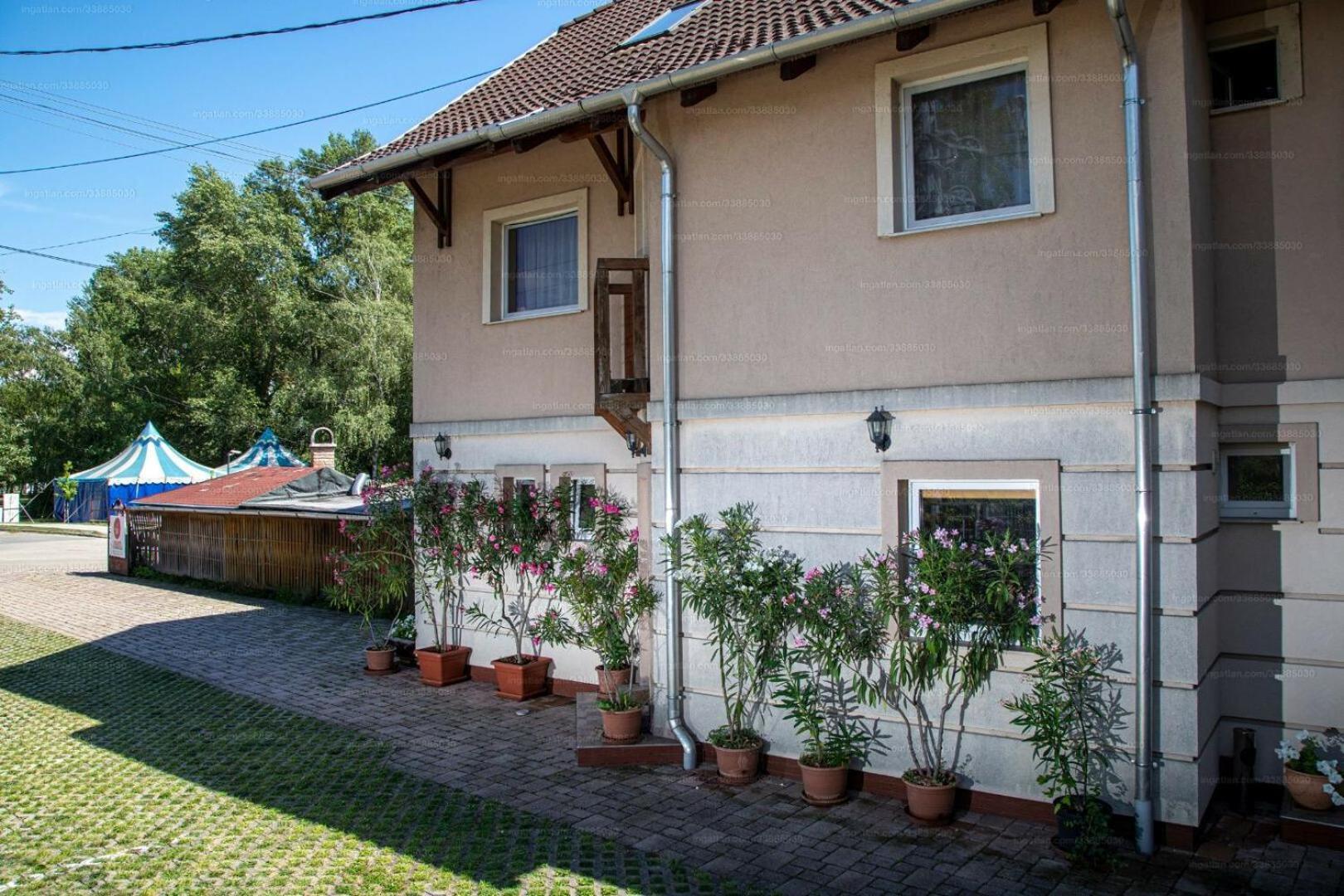 Sorompo Vendeghaz Hotel Balatonkenese Luaran gambar