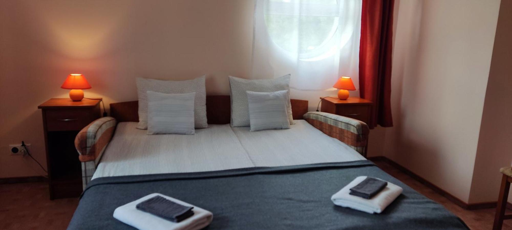 Sorompo Vendeghaz Hotel Balatonkenese Luaran gambar