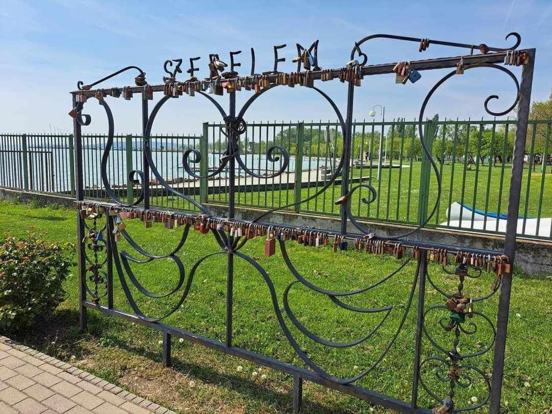 Sorompo Vendeghaz Hotel Balatonkenese Luaran gambar