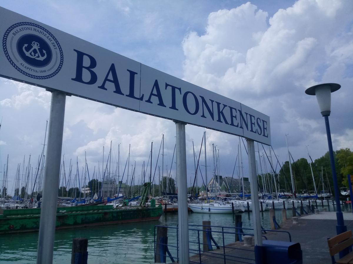 Sorompo Vendeghaz Hotel Balatonkenese Luaran gambar