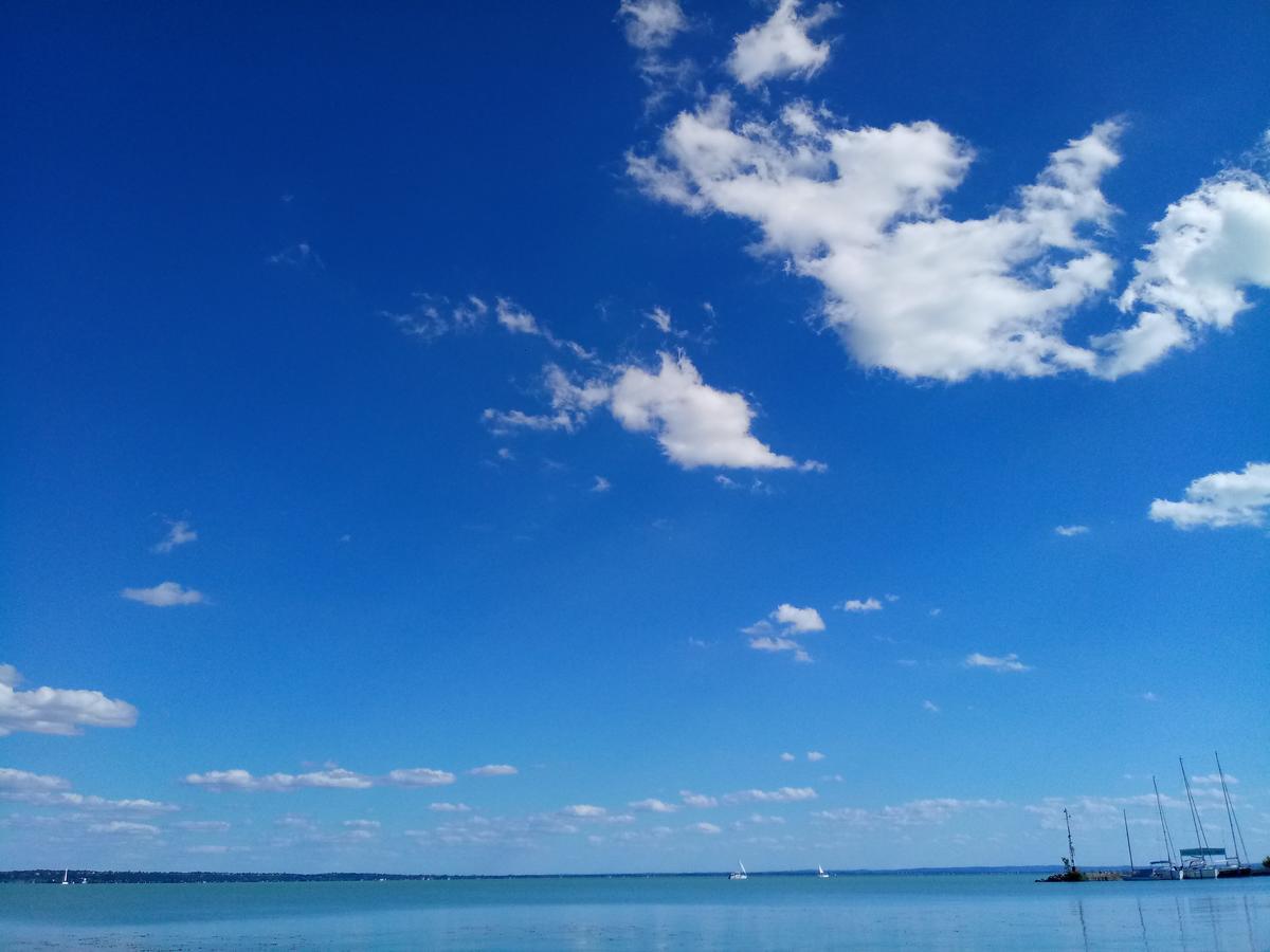 Sorompo Vendeghaz Hotel Balatonkenese Luaran gambar
