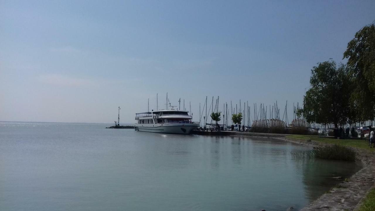 Sorompo Vendeghaz Hotel Balatonkenese Luaran gambar