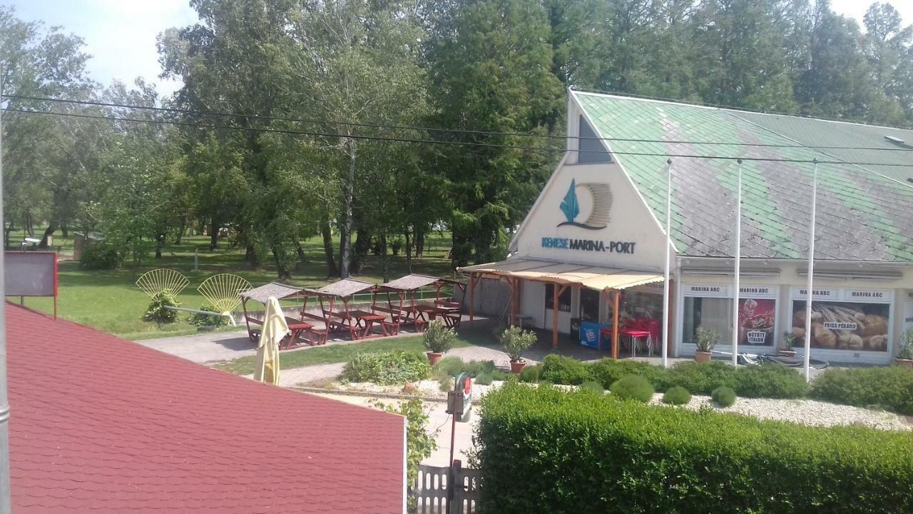 Sorompo Vendeghaz Hotel Balatonkenese Luaran gambar